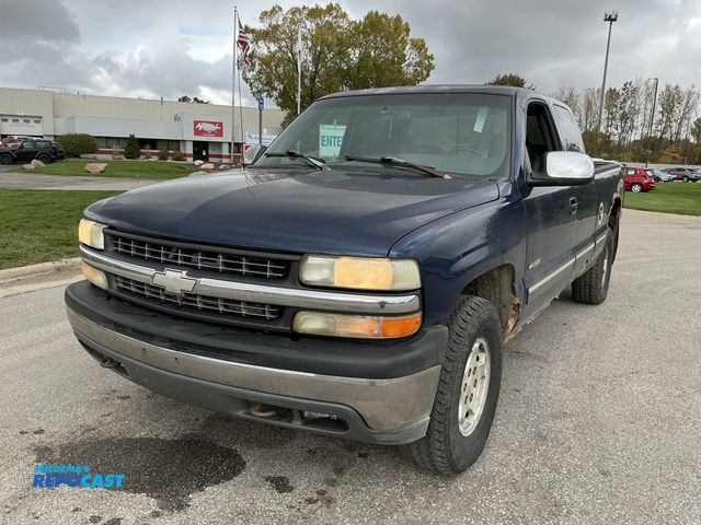 Lot 2-23208 - 1999 Chevrolet SILVERADO 1500 LS Extended Cab Standard Box Pickup Truck 4x4