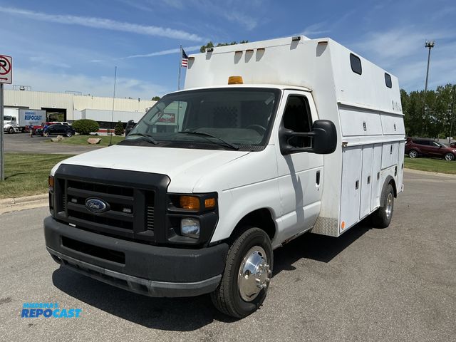 Lot 2-75234 - 2009 Ford E-450 Cargo Van RWD