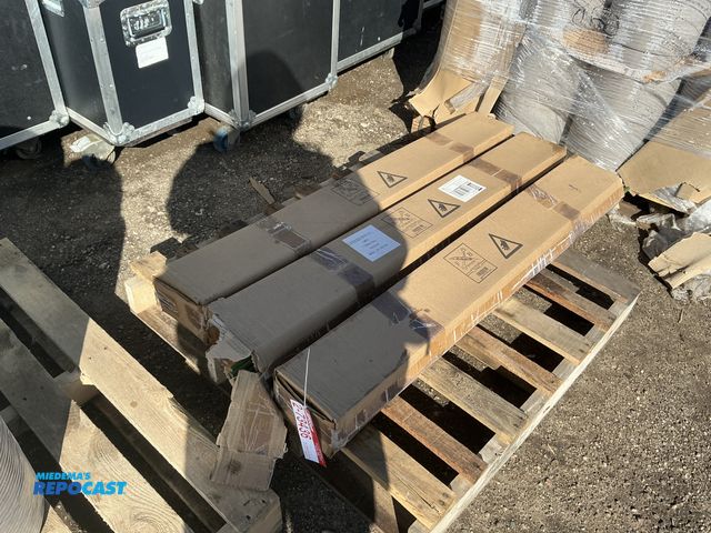 Lot 2-73436 - 3 boxes of plastic garden fencing with posts