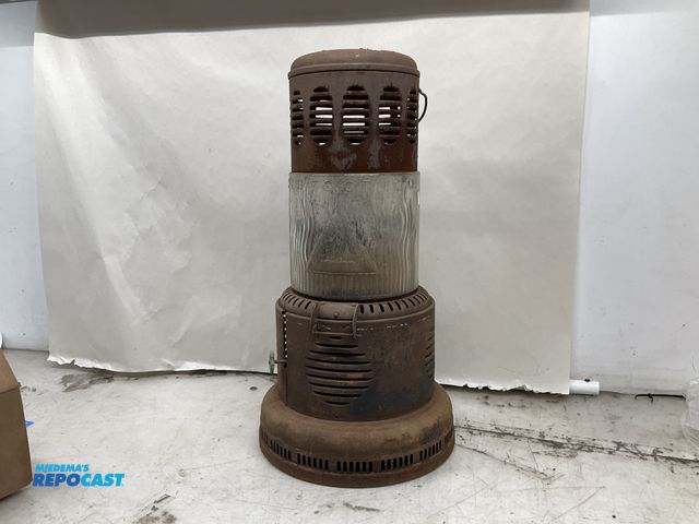 Lot 2-99371 - Perfection antique heater