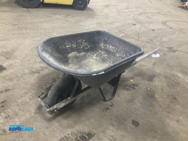 Lot 2-33316 - True Temper poly wheelbarrow with pneumatic tire, used