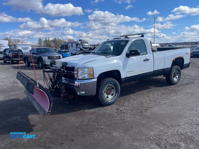 Lot 2-72700 - 2009 Chevrolet Silverado 2500 HD LT Regular Cab Long Box Pickup Truck 4x4