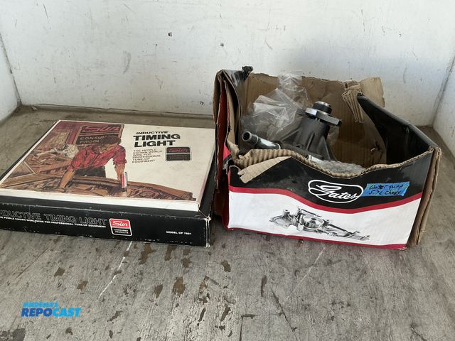 Lot 2-75468 - Lot of Sun inductive timing light and Gates water pump