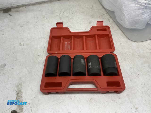 Lot 2-25940 - Lot of (5) Tekton Impact CR-SO Sockets, See sizes on pictures