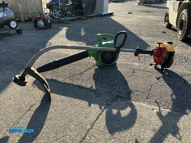 Lot 2-18836 - HITACHI leaf blower and Yard Machines weed whacker