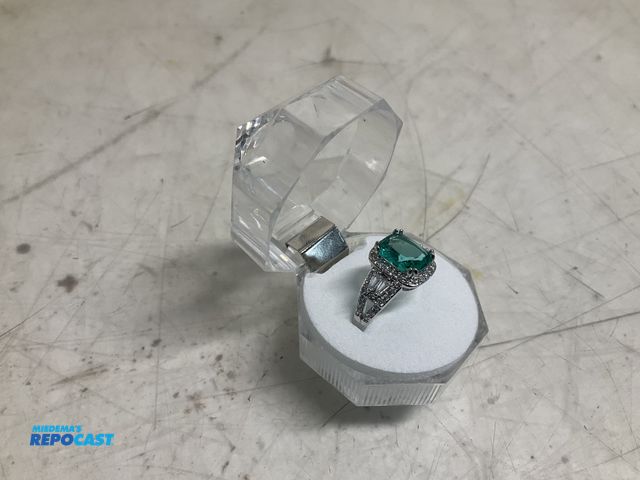 Lot 2-28523 - Silver size 8 Ring with Turquoise Diamond - new