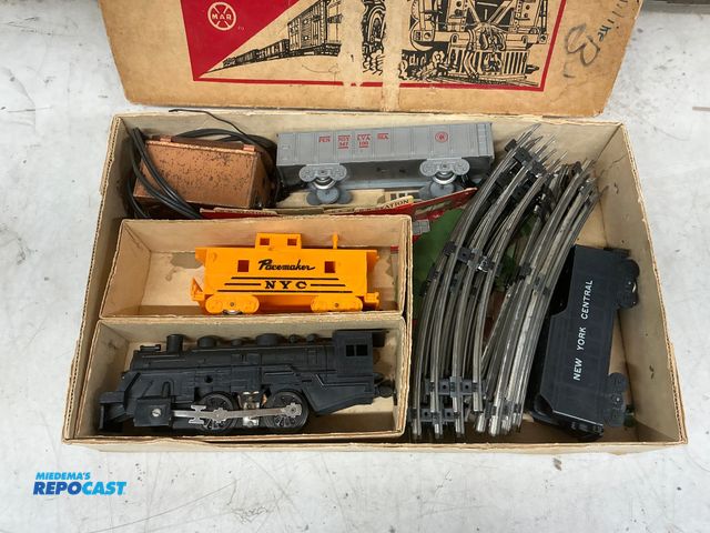Lot 2-92290 - Marx Steam Electric Train Model with Tracks #4950