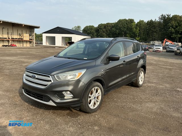 Lot 2-30653 - 2018 Ford Escape SE FWD SUV FWD