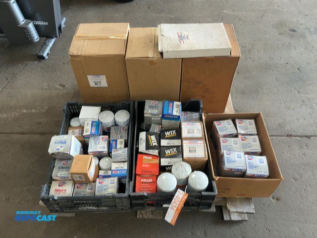 Lot 2-40434 - Lot of Assorted New Filters, mostly CarQuest Brand, Part Numbers include 84243, 84182, 87776, 85259,...