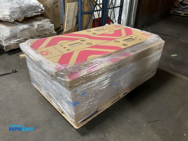 Lot 2-27399 - Skid of Unilinc Carboncore innovations 8mm thick 20mil wear layer 8.9”x60” painted bevel planks