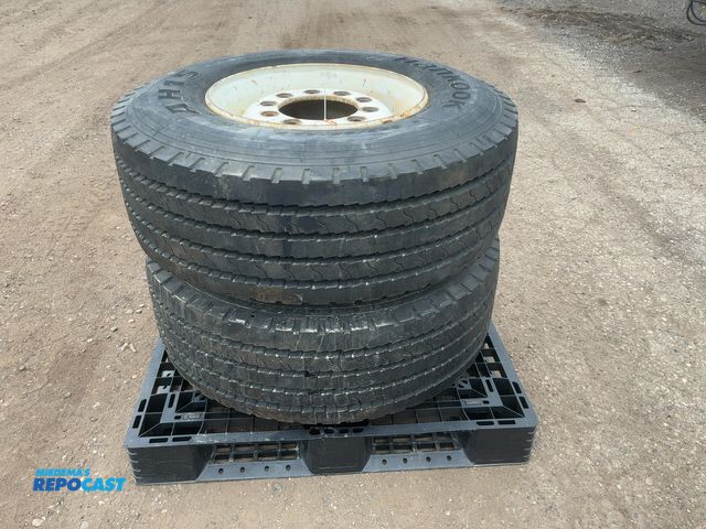 Lot 2-42952 - (2) Hankook AH15 Size 385/65R22.5 Semi Tires on Steel Bud Pilot Wheels