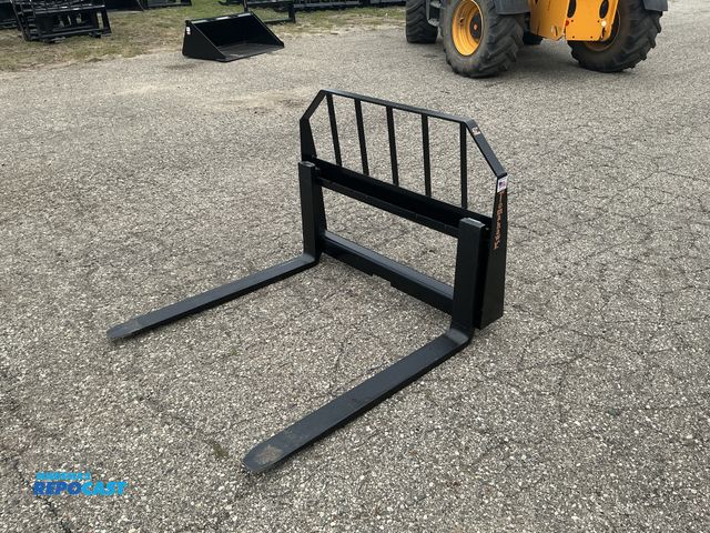 Product 2-3013 - New Tomahawk 42" Skid Steer Forks, Universal Quick Attach Carriage with (2) 42" Forks, 2,800 lb Max ...