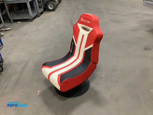 Lot 2-19449 - Rocker 2.1 Bluetooth, rocking gaming chair