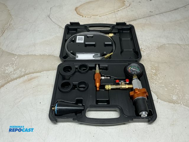 Lot 2-24654 - Vevor coolant pressure tester/coolant vacuum refill YS-061 with hard carrying case