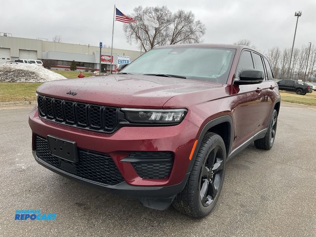 Lot 2-43341 - 2024 Jeep Grand Cherokee Laredo 4WD SUV 4x4
