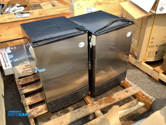 Lot 2-18046 - IRV chill  iRVIM1.0 Ice Makers  High efficiency built-in (2)