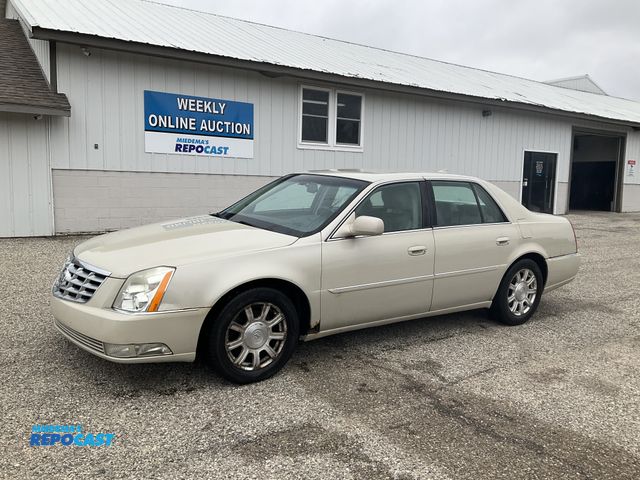Lot 2-61103 - 2010 Cadillac DTS V8 Sedan FWD