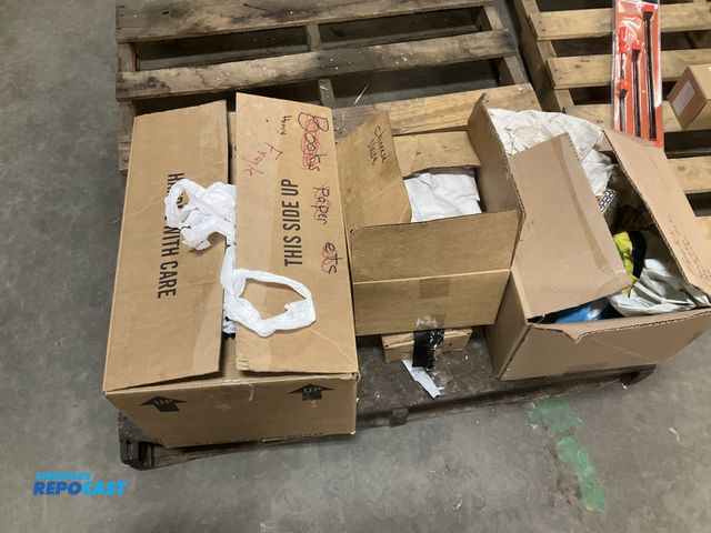 Lot 2-15658 - Lot of Various Boxes of Asian Vintage Figurines and Vases