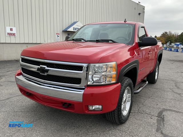 Lot 2-69318 - 2008 Chevrolet Silverado 1500 LS Regular Cab Standard Box Pickup Truck 4x4