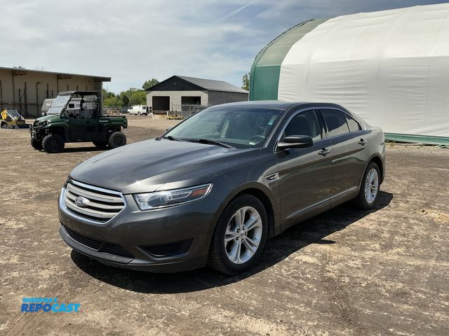 Lot 2-40017 - 2018 Ford Taurus SE FWD Sedan FWD