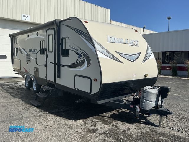 Lot 2-45808 - 2016 Bullett Ultra Lite M 274 Camper Travel Trailer