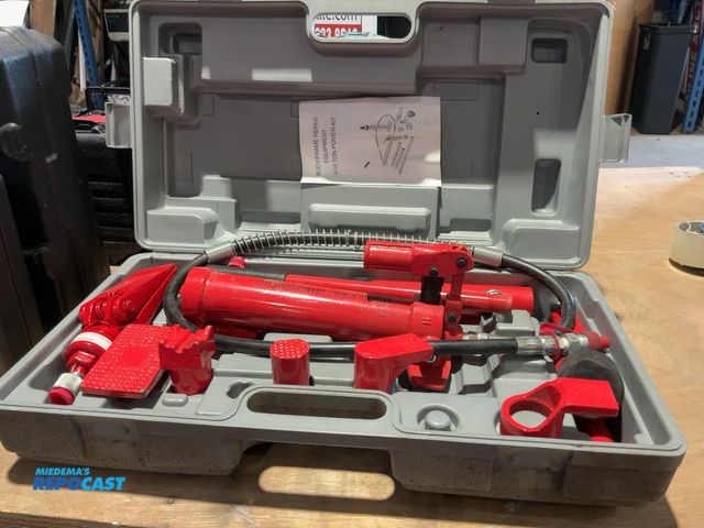 Lot 2-15289 - 4-Ton Hydraulic Body/Frame Repair Kit