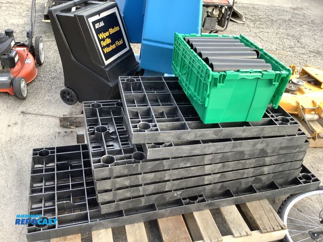 Lot 2-27096 - Shelving with legs