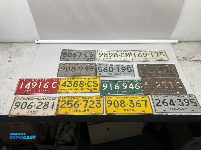Repocast.com - Lot 2-22542 - Lot of 14 license plates