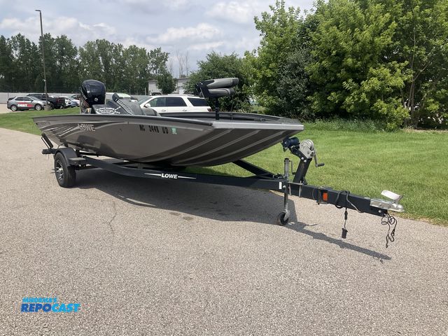 Lot 2-45777 - 2016 Lowe Stinger 17' 8' Open Bow