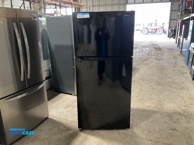 Lot 2-91183 - Scratch & Dent Free Standing Frigidaire  FFTR1835VBE Refrigerator/Freezer