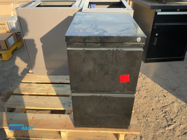 Lot 2-67844 - Metal Filing Cabinet