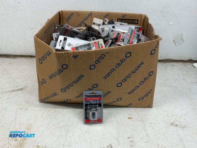 Lot 2-96949 - box of (200) asst. 3/4" &amp; 1/2" Drive Sockets