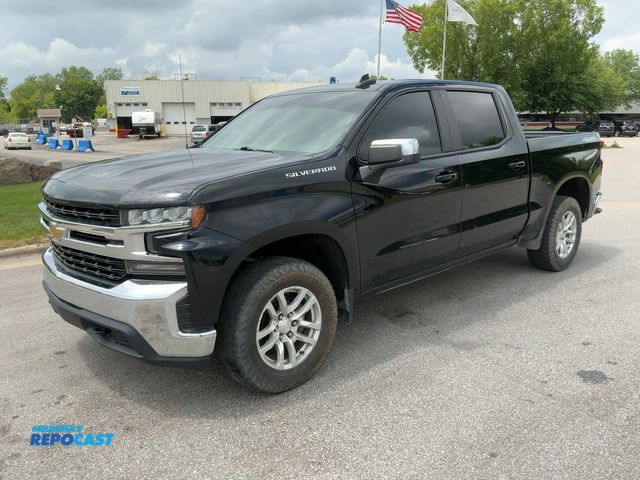 Lot 2-49694 - 2019 Chevrolet Silverado 1500 LT Crew Cab Pickup Truck 4x4