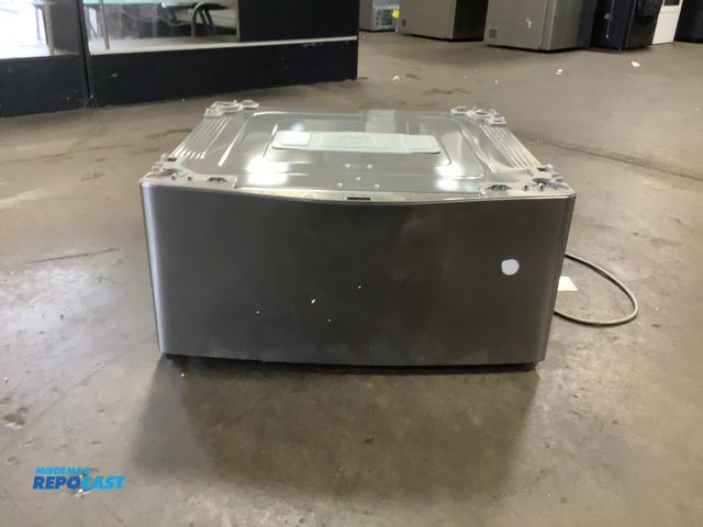 Lot 2-55261 - Scratch & Dent Electric Free Standing LG WD200CV Pedestal Clothes Washer