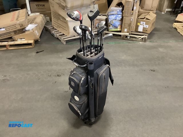 Lot 2-99158 - Great divider golfing bag with assorted pockets including 11 power bilt, yonex,mane compression Chan...