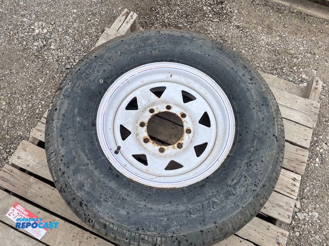 Lot 2-72719 - Used Supermax trailer tire, ST235/80R15