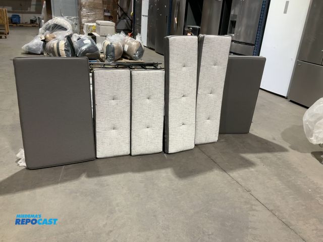 Lot 2-16622 - Set of 6 RV Dining Room Cushions