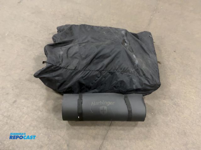 Lot 2-70633 - Lot of (5) harbinger black yoga mats with velcro roll-up straps