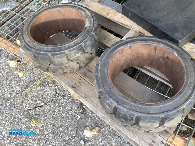 Lot 2-33951 - Lot of (2) tires 18X7X12 unitrac