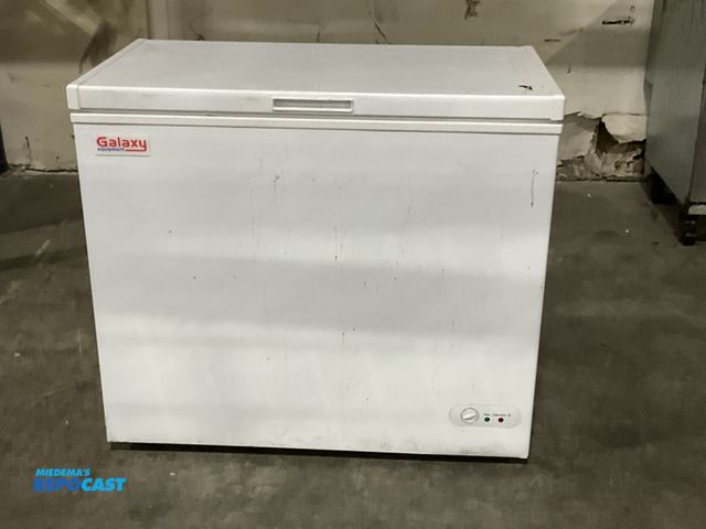 Lot 2-55009 - Scratch & Dent Galaxy Equipment 177CF7 Chest Freezer Galaxy Equipment model 177CF7 38” width x 33” h...