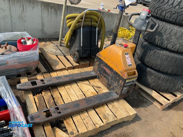 Lot 2-18319 - Miscellaneous Electric Pallet Jack