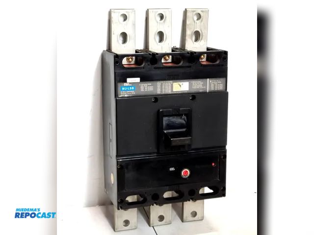Lot 2-22398 - Fuji Electronics BU-LSB3F600 Circuit Breaker-600 Amp 3 Pole. removed from a working environment