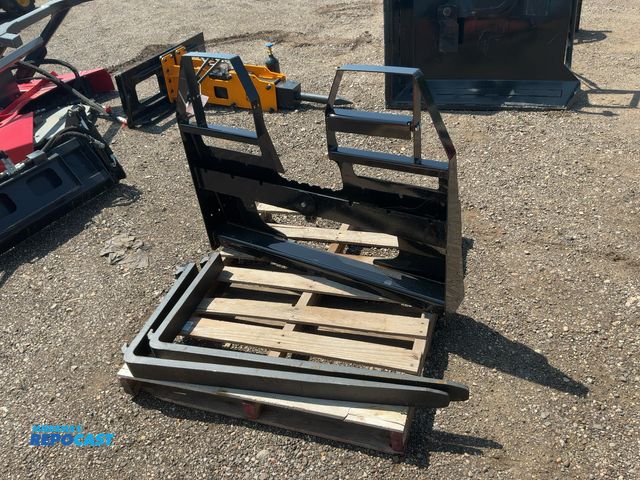 Lot 2-40920 - New Skid Steer Fork Attachment, Universal Quick Attach Carriage with (2) 42" Forks