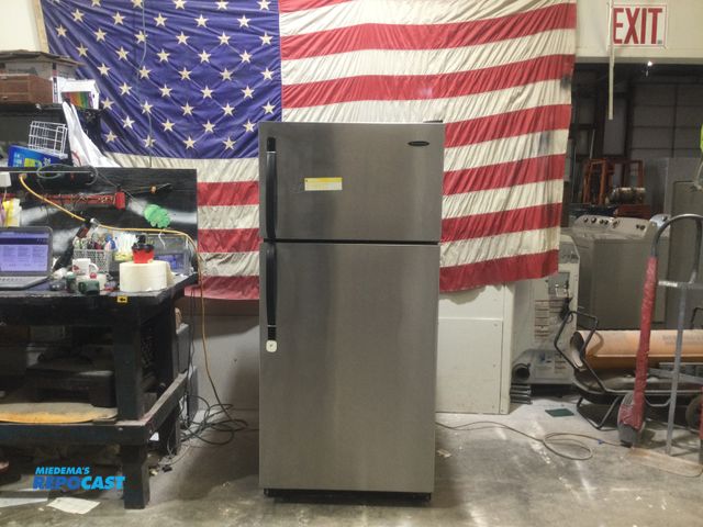 Lot 2-56653 - Frigidaire standard freezer on top Refrigerator/Freezer ice maker in freezer
humidity controlled