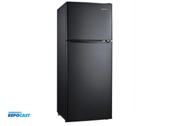 Lot 2-19339 - Electric Free Standing Contoure R-780BK-12V Refrigerator/Freezer