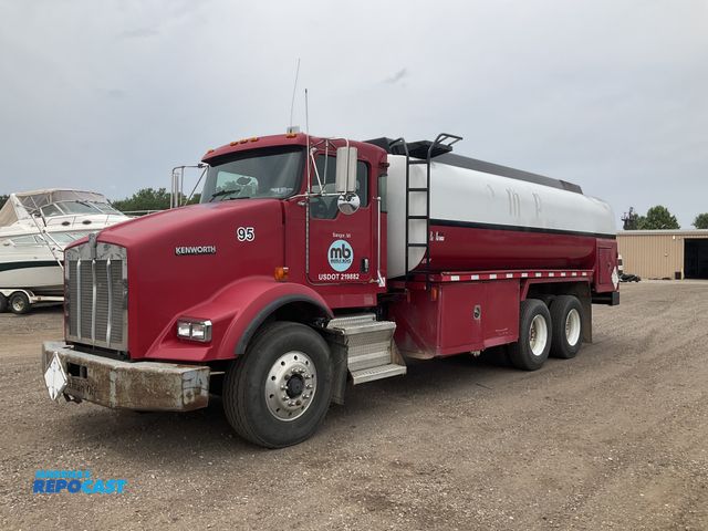 Lot 2-11218 - 2006 Kenworth T800 Tanker Truck