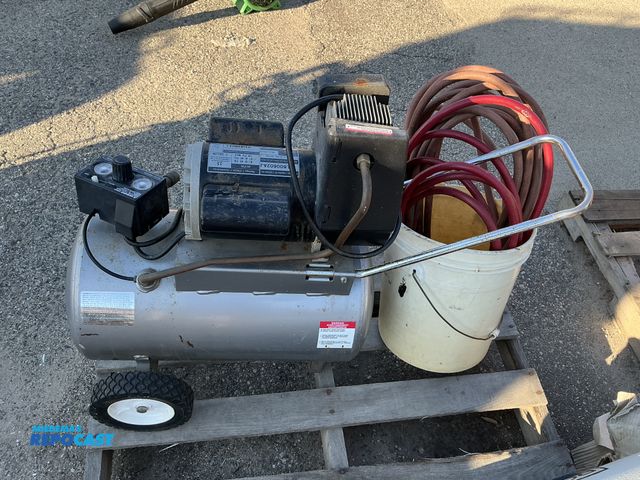 Lot 2-18837 - Campbell Hausfeld WL600602AJ 3.5hp 11 gal. Air Compressor with bucket with hoses