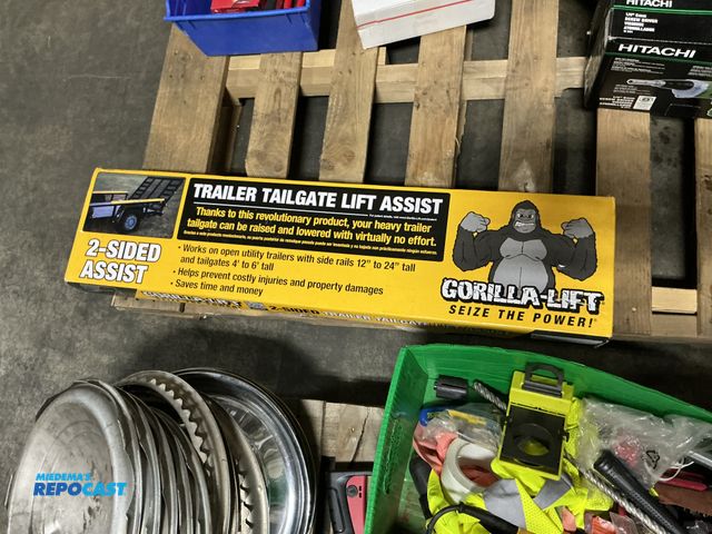 Lot 2-74973 - Gorilla-Lift 2 sided assist trailer tailgate lift assist