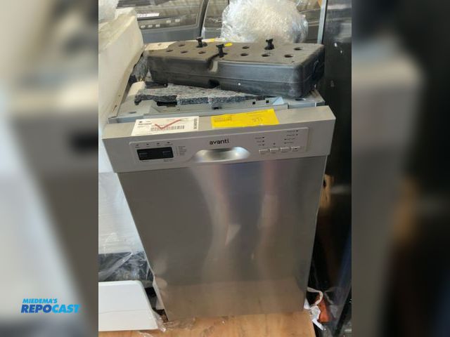 Lot 2-13758 - Scratch & Dent Avanti DWF18V3S Dishwasher