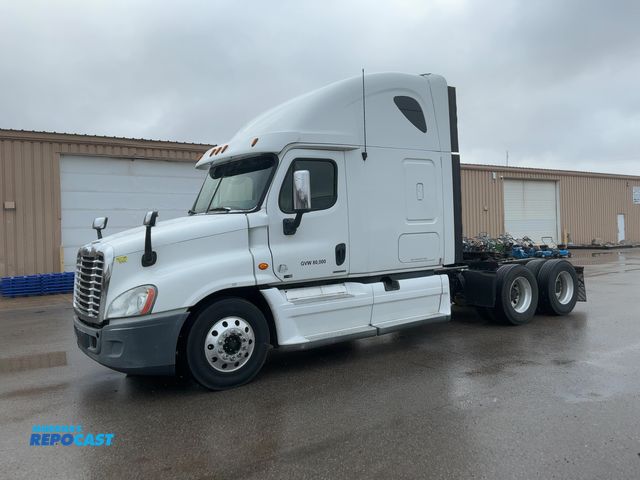 Lot 2-11540 - 2012 Freightliner Cascadia Semi Truck